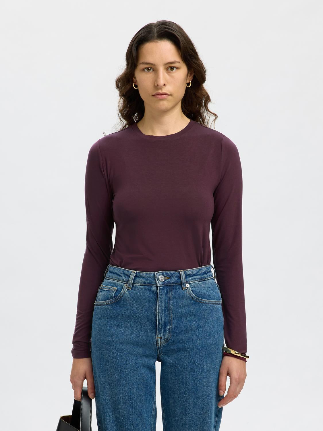 model_shot-front